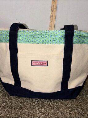 Vineyard Vines Navy & Cream Canvas Tote with Green Starfish Trim